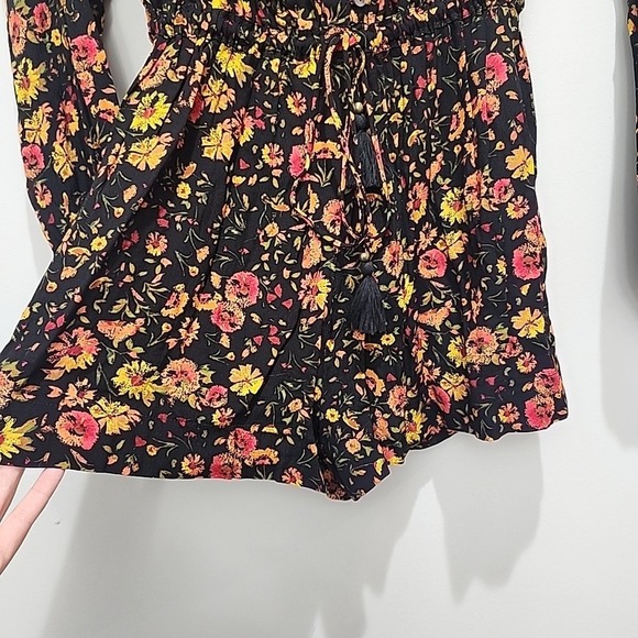 NWT Oliveaceous Floral Long Sleeve Romper Boho Chic Black Shorts Jumper Size S - Picture 6 of 11